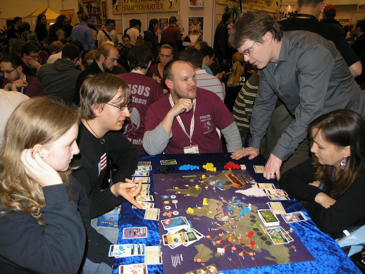 Juego de mesa Pandemic en exhibición en la feria Essen Spiel 2008